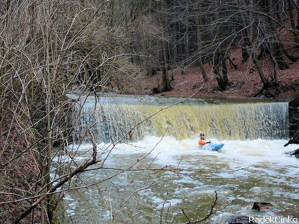 rkm. 2,9 U pomníku slévačů