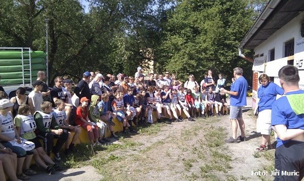 Na výklad tratě navázalo losování věcných cen.