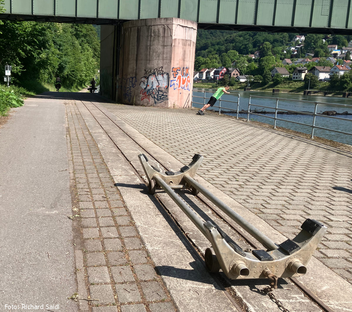 Koleje u jezu v Neckarsteinach Koleje u jezu v Neckarsteinach