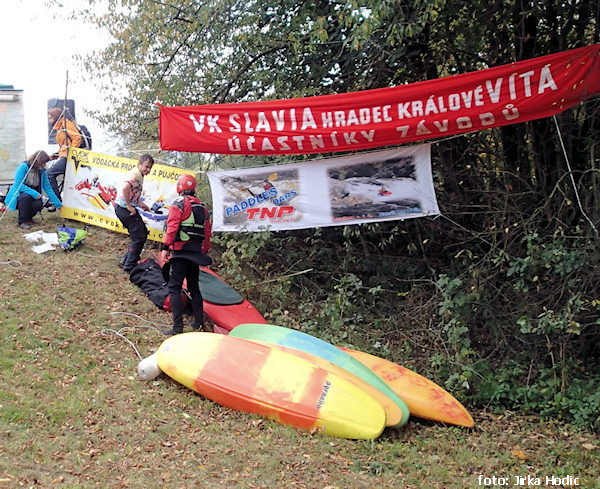 Červený transparent z dob pořádání Litičáku Červený transparent z dob pořádání Litičáku