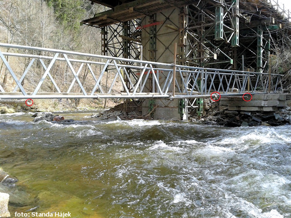 stavební lávka - trubky stavební lávka - trubky