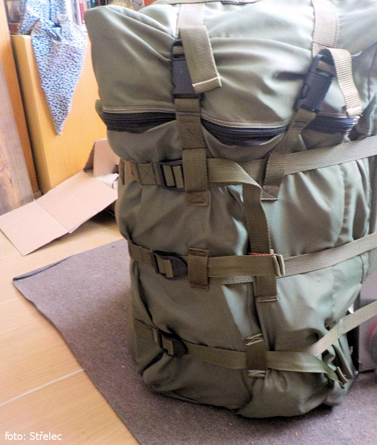 Detail víka a stahování Detail víka a stahování