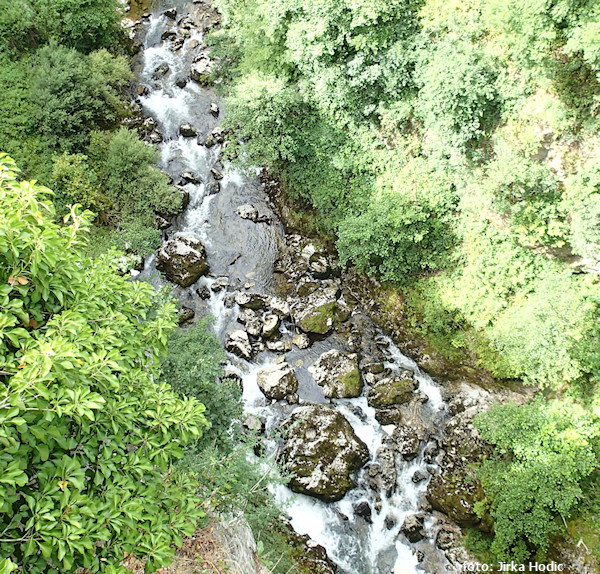 Řeka nad městem Řeka nad městem