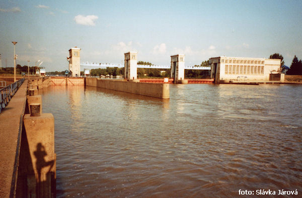 Jez s elektrárnou za Tiszalökem Jez s elektrárnou za Tiszalökem