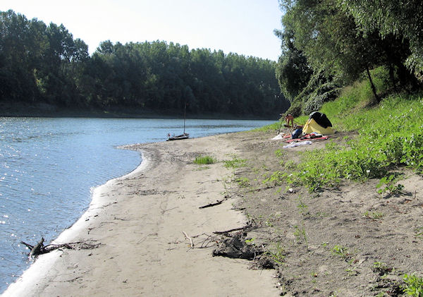 Jedno z mnoha pěkných tábořišť Jedno z mnoha pěkných tábořišť