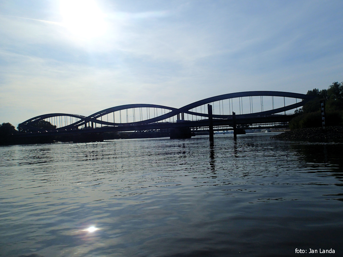 „Neue Elbbrücke“ v Hamburgu „Neue Elbbrücke“ v Hamburgu