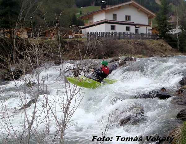 Villgratenbach-Mirčus boofuje stupeň. Villgratenbach-Mirčus boofuje stupeň.