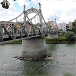 Most přes Salzach spojuje nejen města Laufen a Oberndorf, ale také dva státy 07/2026