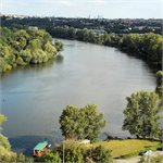 Severní (spodní) špice Císařského ostrova, v pozadí Pražský hrad 