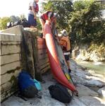 Překonávání jezu Marquartstein při levém břehu 08/2025, 23 m3/s Hutte